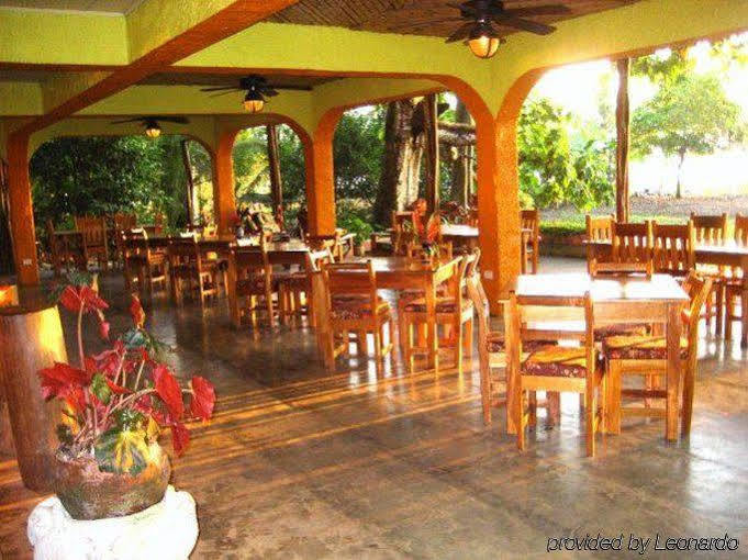 Iguana Lodge Beach Resort Puerto Jimenez Restaurant photo